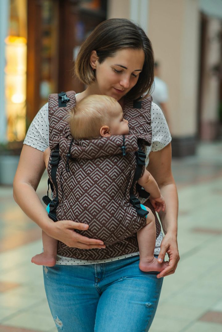 Купить Эрго рюкзак Adapt шоколадный Geometry (0-48 мес) для новорожденных