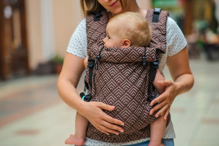 Купити Ерго рюкзак Adapt шоколадний Geometry (0-48 міс) для новонароджених