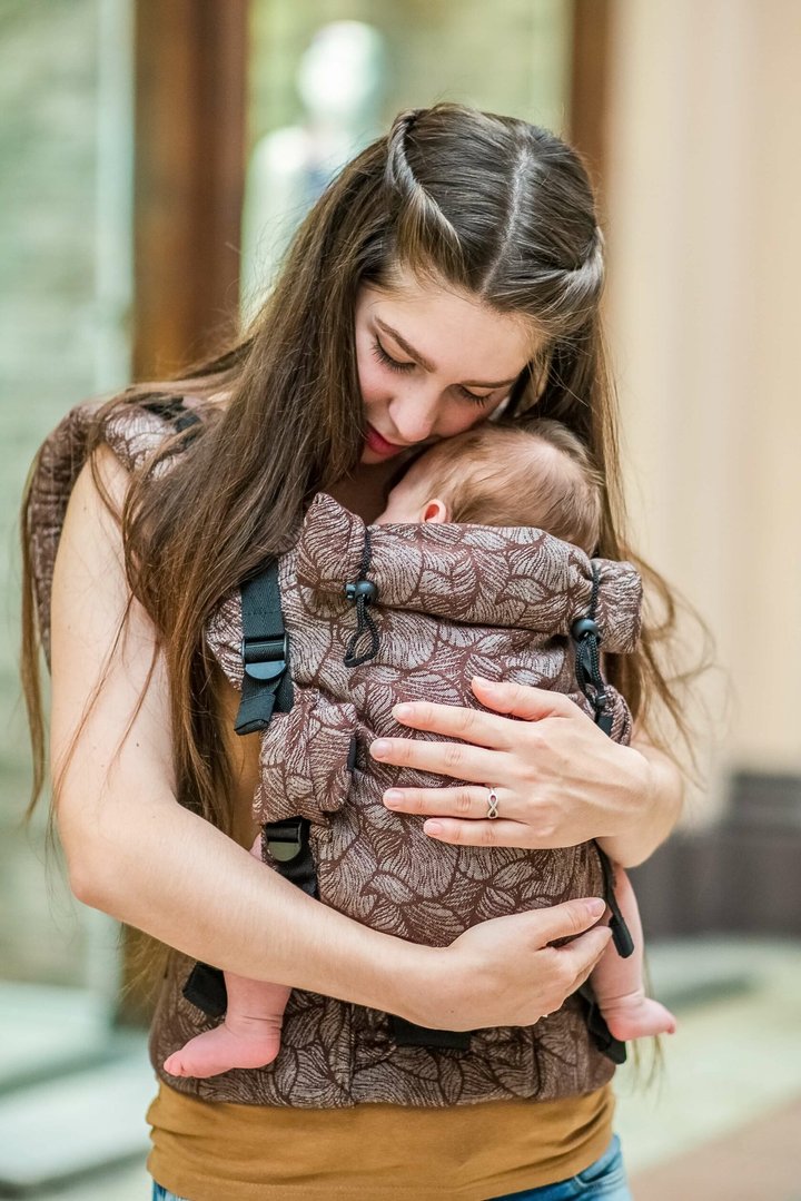 Купить Слинг рюкзак для новорожденных Adapt шоколадный Leaf (0-48 мес)