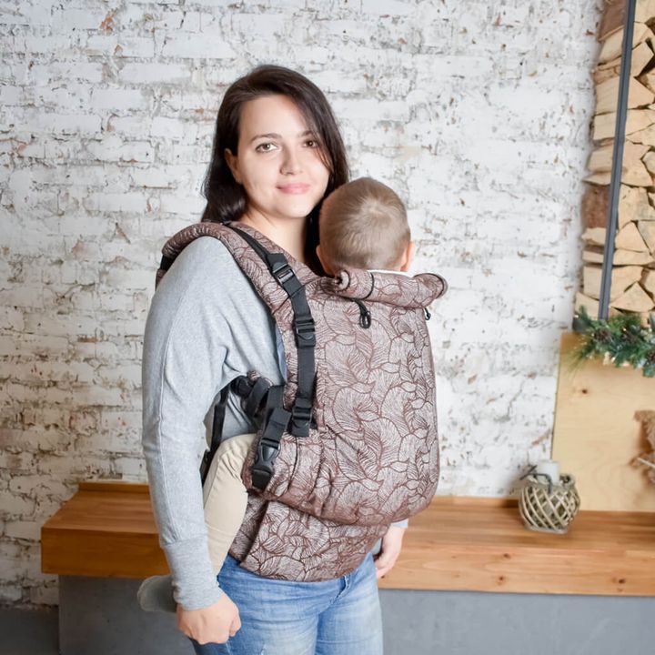 Купить Слинг рюкзак для новорожденных Adapt шоколадный Leaf (0-48 мес)