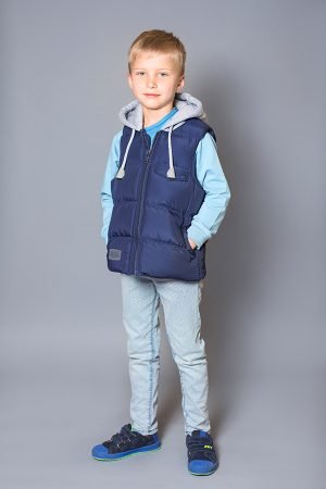 Купить Жилет с капюшоном для мальчика стеганый (family look), 111-00012-0, размер 128, Модный карапуз